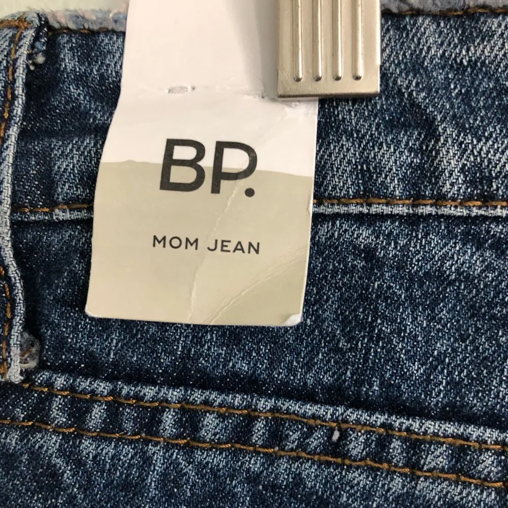 . (Nordstrom Brand) High Rise Mom Jeans. Size 30 - Image 6