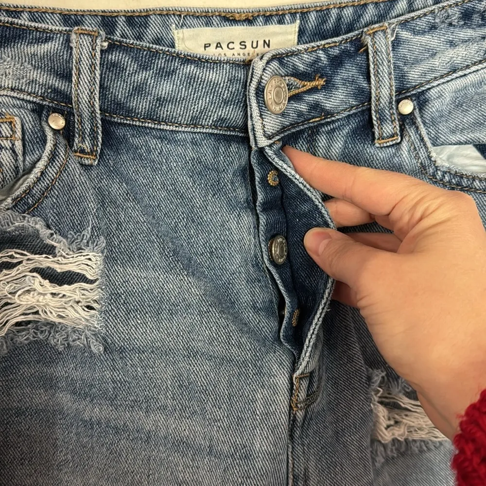PacSun Light Wash Distressed and Ripped Mom Jeans Size 25 - Image 6