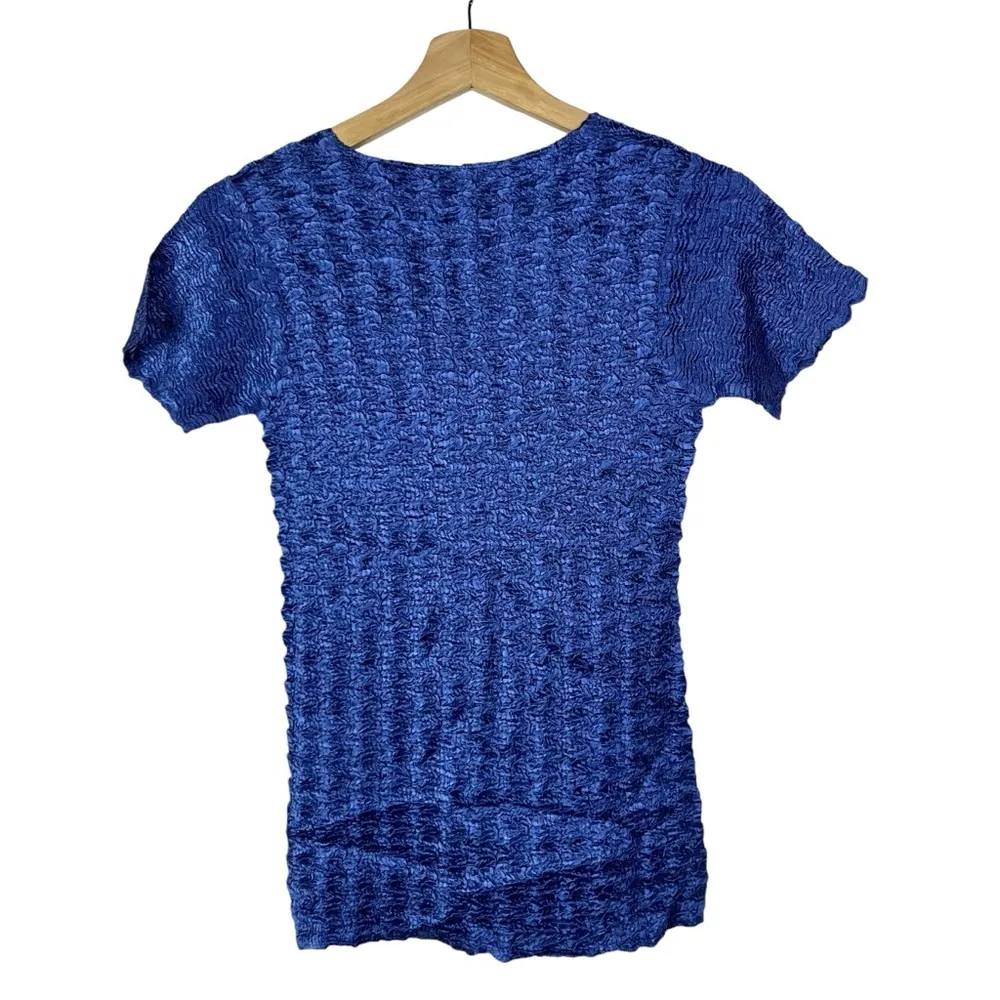 Jaclyn Smith Royal Blue Popcorn V-Neck Short Sleeve Top S - Image 2