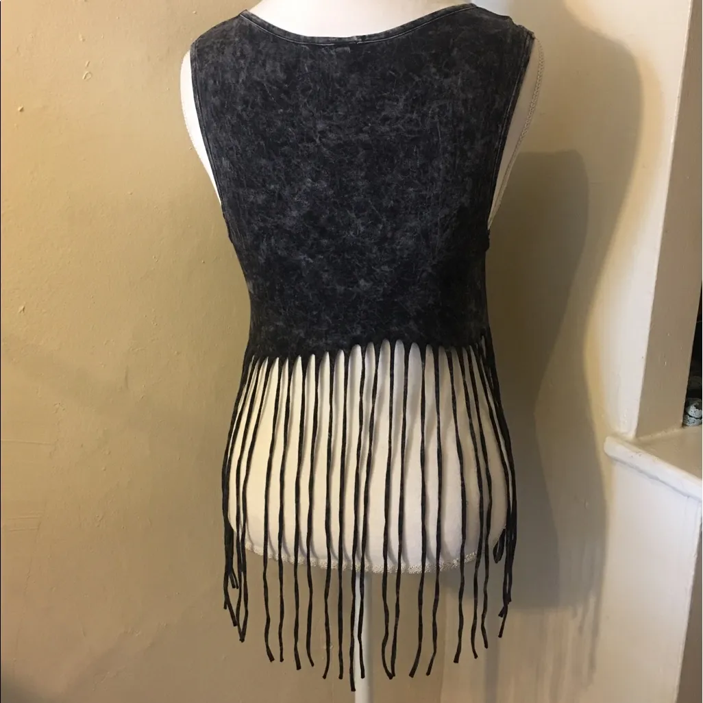 Fringed Sleeveless crop top - Image 3