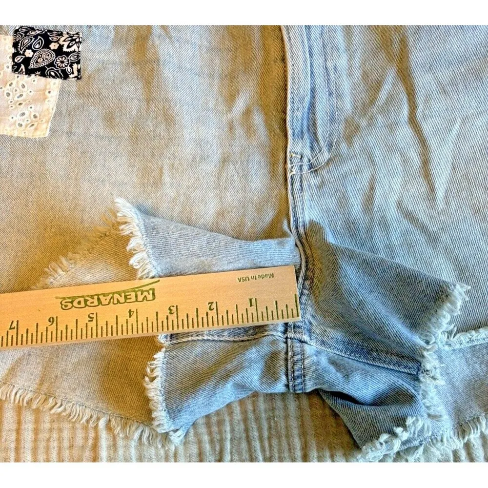 NWT Hollister Ultra High-Rise Eyelet Patchwork Mom Denim Jean Shorts Juniors 13 - Image 5