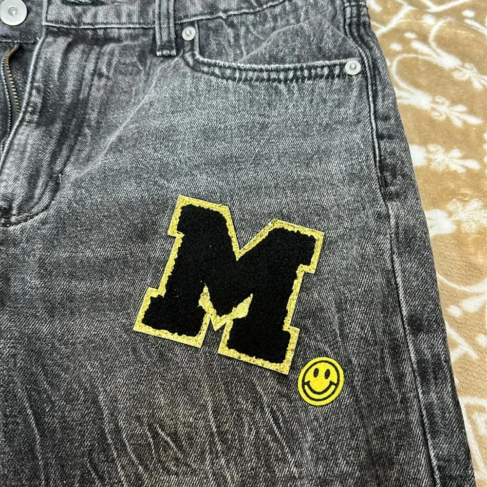 NO BOUNDAIRES HIGH RISE MOM JEANS " FUN DECALS" SIZE 11 - Image 3