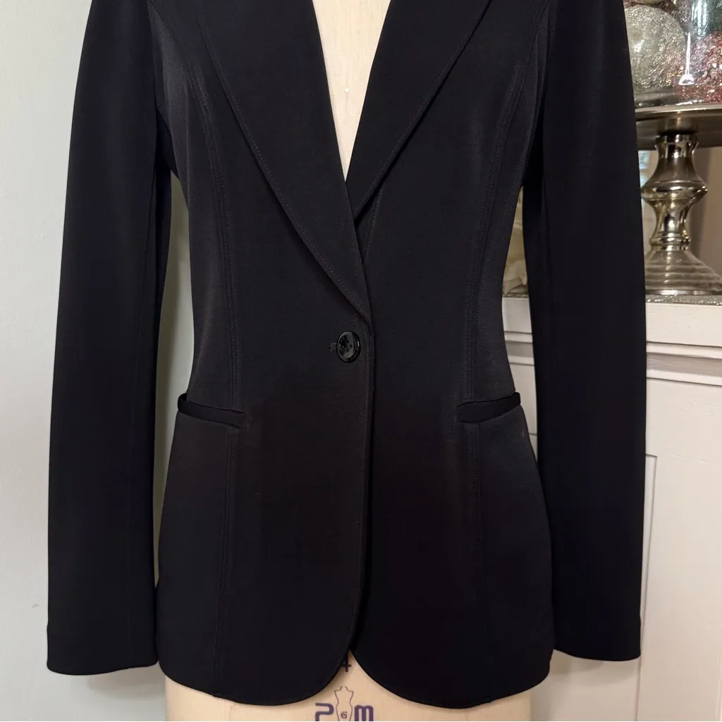 White House Black Market The Essential Blazer Jacket in Black, Size 2 Like New - Image 6