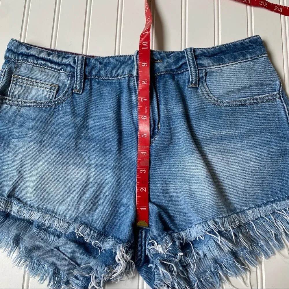 Vestique shorts women's M frayed hem high rise light wash blue denim - Image 5