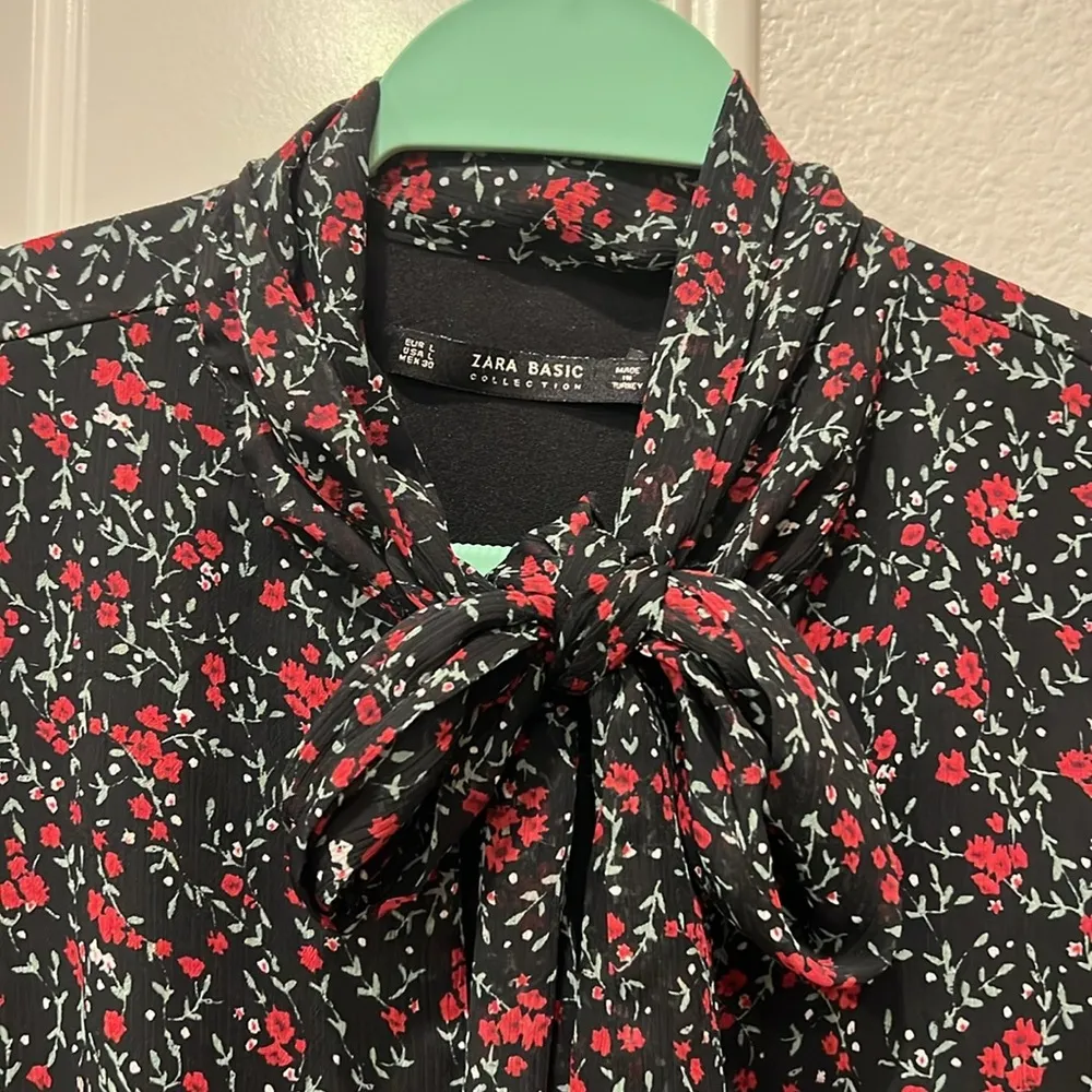 Zara Black Rose Print Bow Tie Collar Mini Dress Womens Size Large Cinch Waist - Image 4