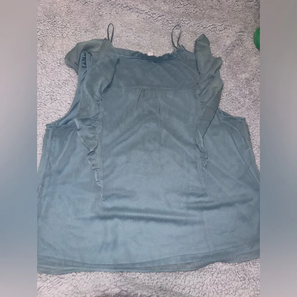 Lauren Conrad Blue XL Blouse With Ruffles and Buttons. NWOT. - Image 3
