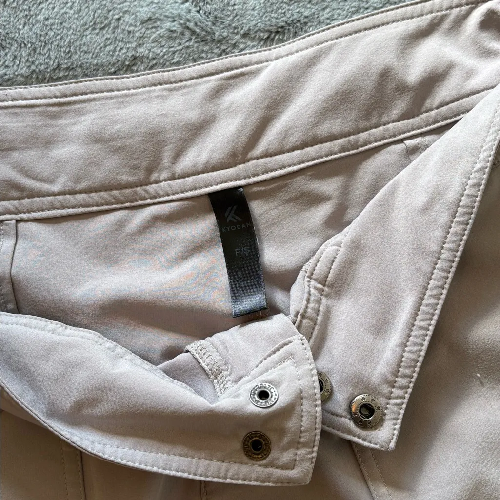 Kyodan  Light Gray Shorts Size Small - Image 3