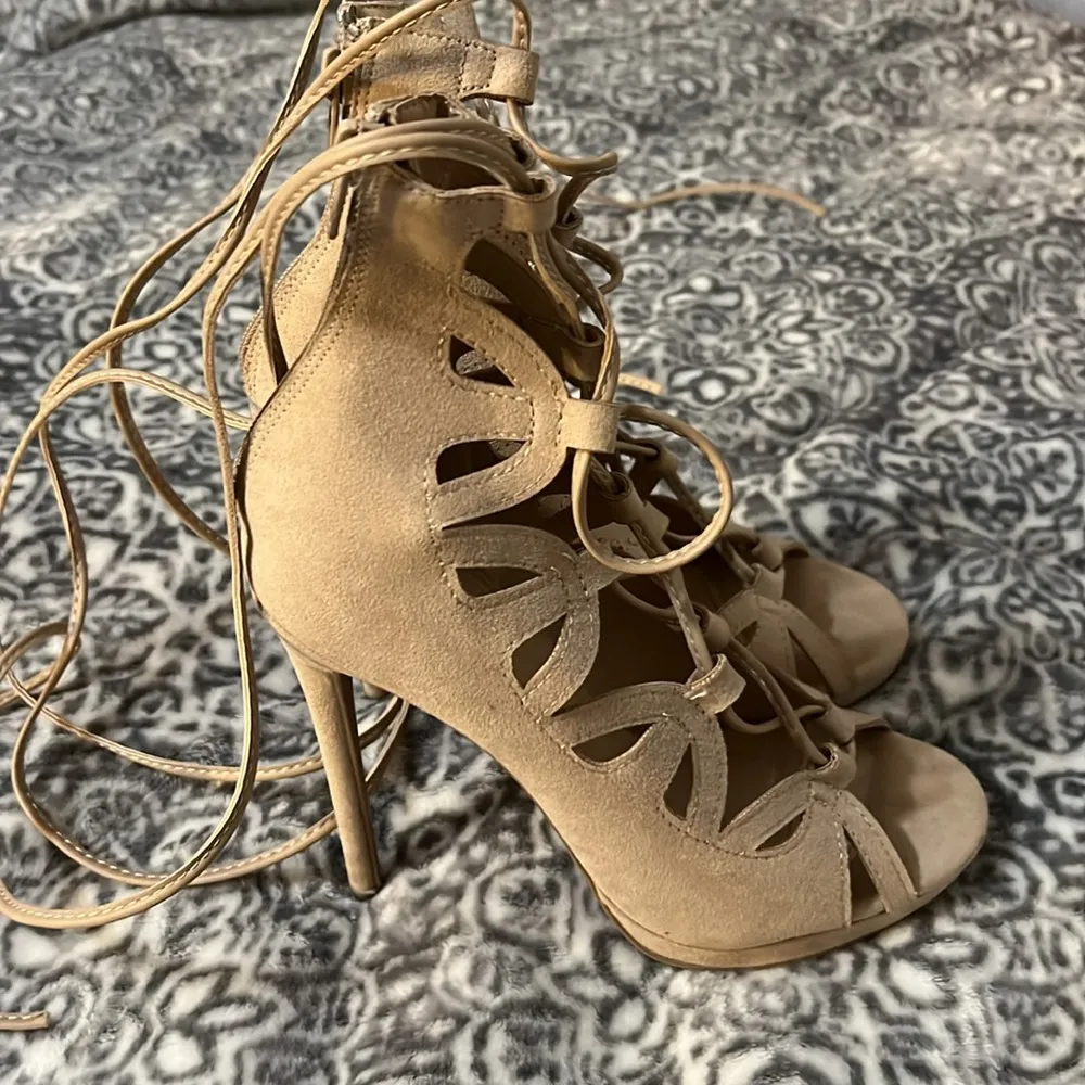 Windsor Nude Heels - Image 3