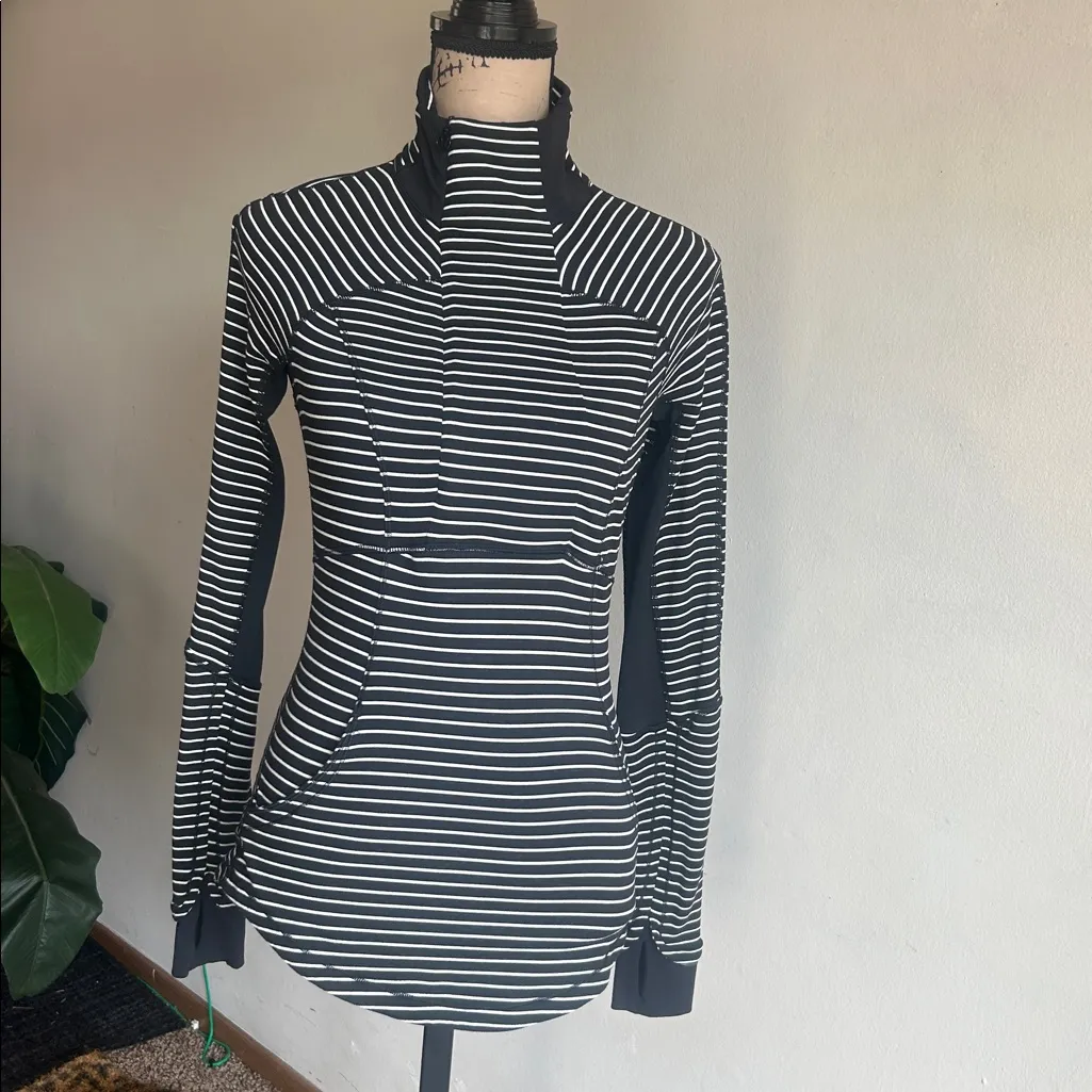 Lululemon Base Runner Striped Half Zip Black White Pullover Size 2 - Image 6