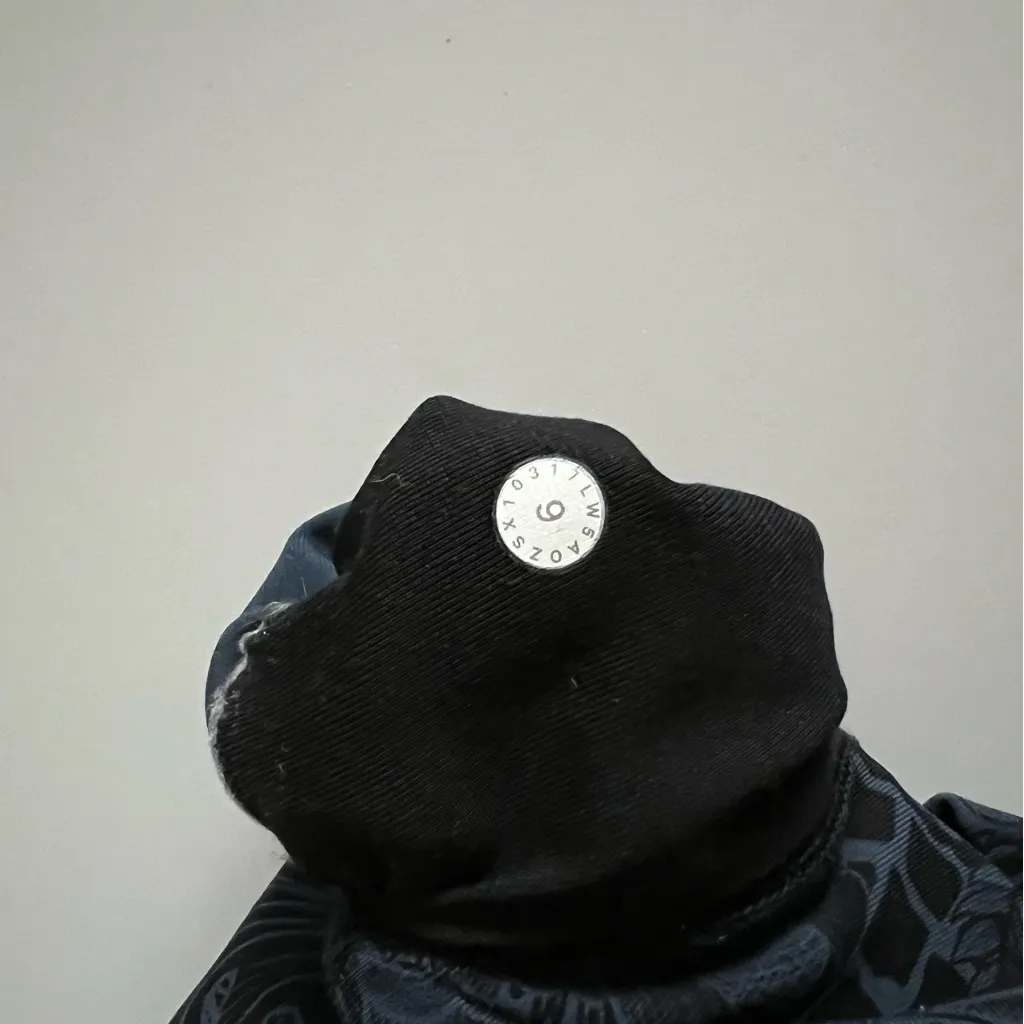 Women’s Lululemon Wunder Under High Rise Luxtreme Navy Black Floral Leggings 6 - Image 6