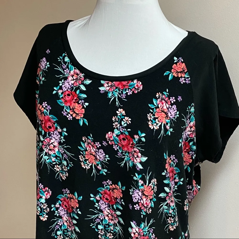 Just Be  Black Floral Short Sleeve Top - Image 4
