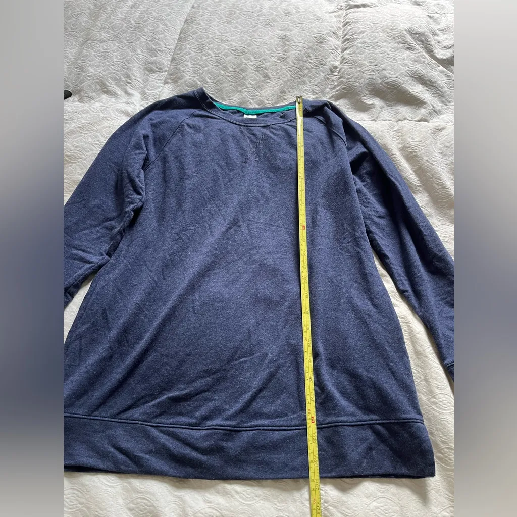 Old Navy Active Navy and Teal Top - Image 2