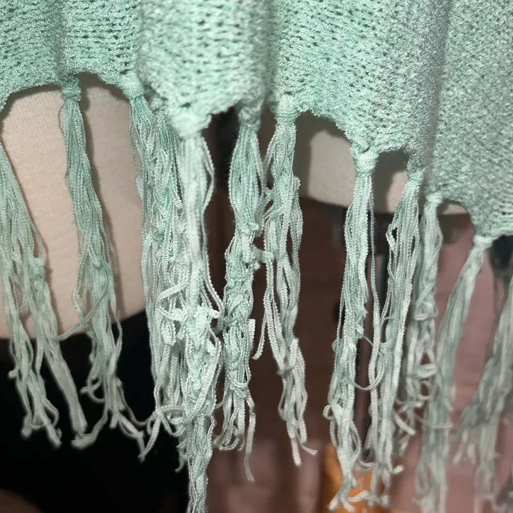 with a tie and tassel detail, wide sleeves and a fringed hem size S - Image 4