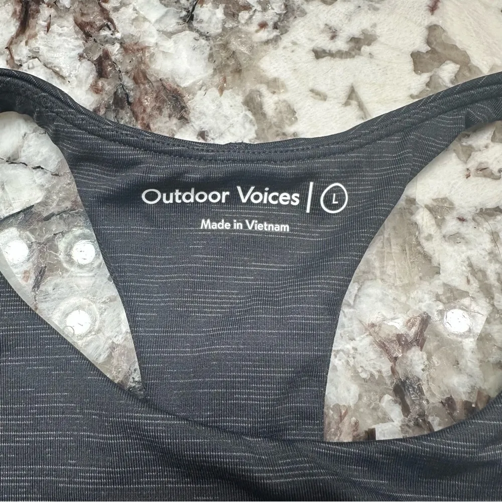 Outdoor Voices  TechSweat™ Crop Top L Night Black - Image 2
