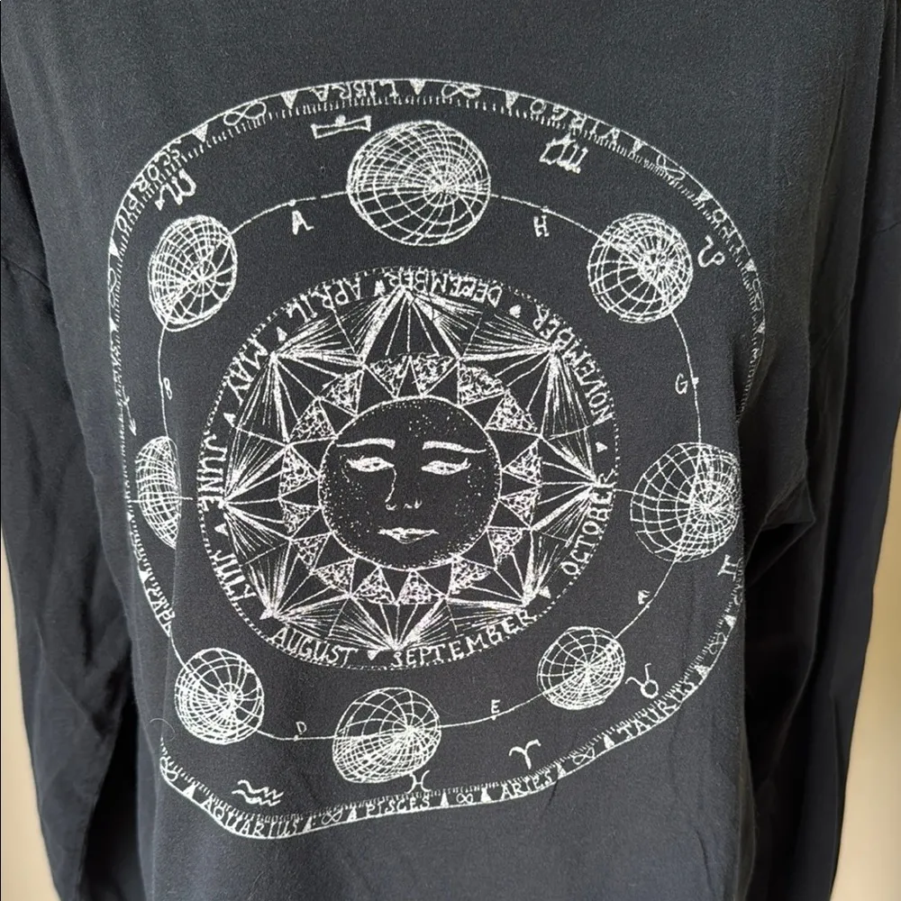 Brandy Melville Zodiac Black Graphic Women's Top Size undefined - Image 2