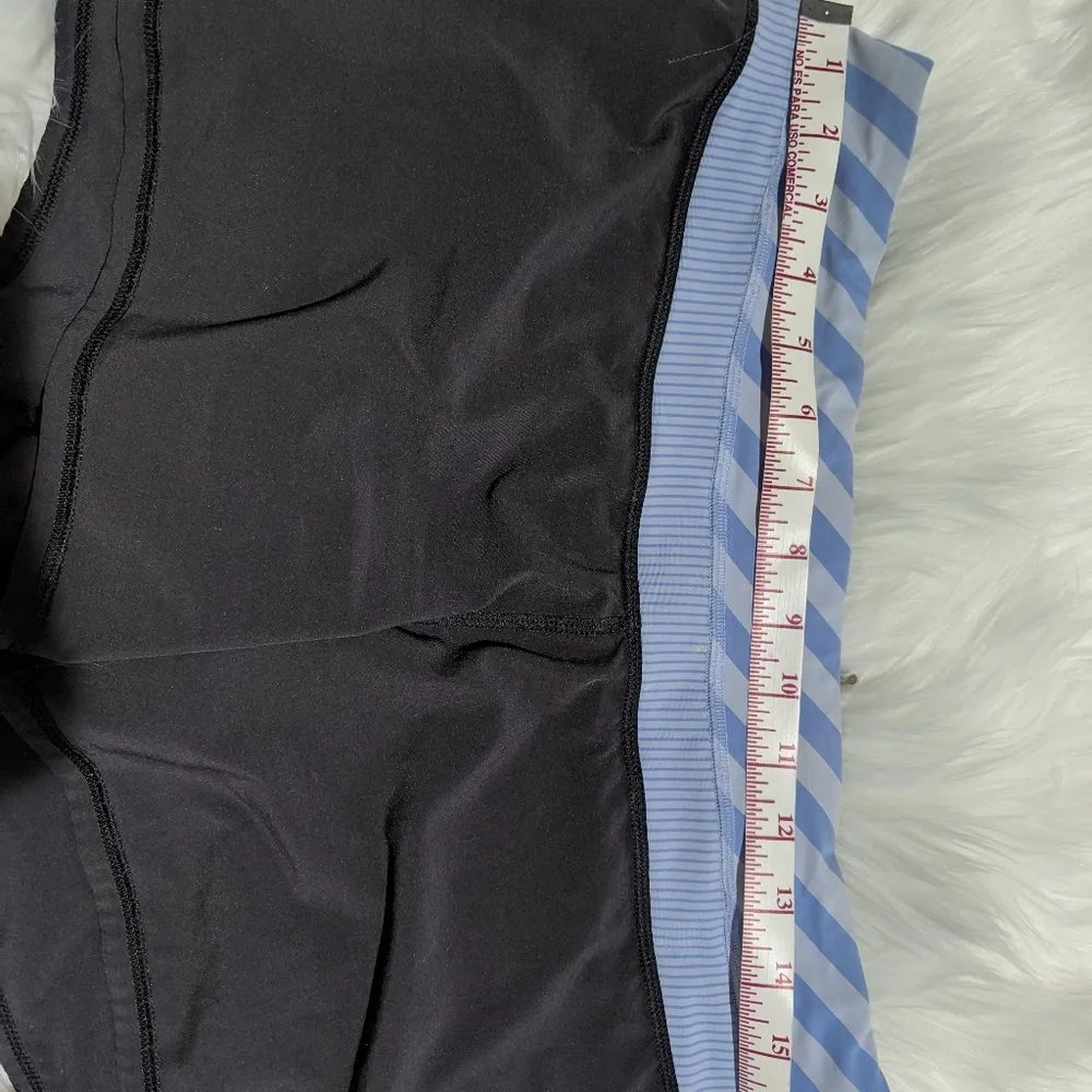 Lululemon Shorts 8 blue |black with a back pocket - Image 4