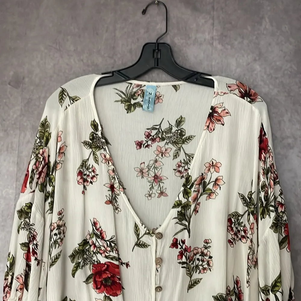 M.Fasis White Floral Flowy V - Image 3