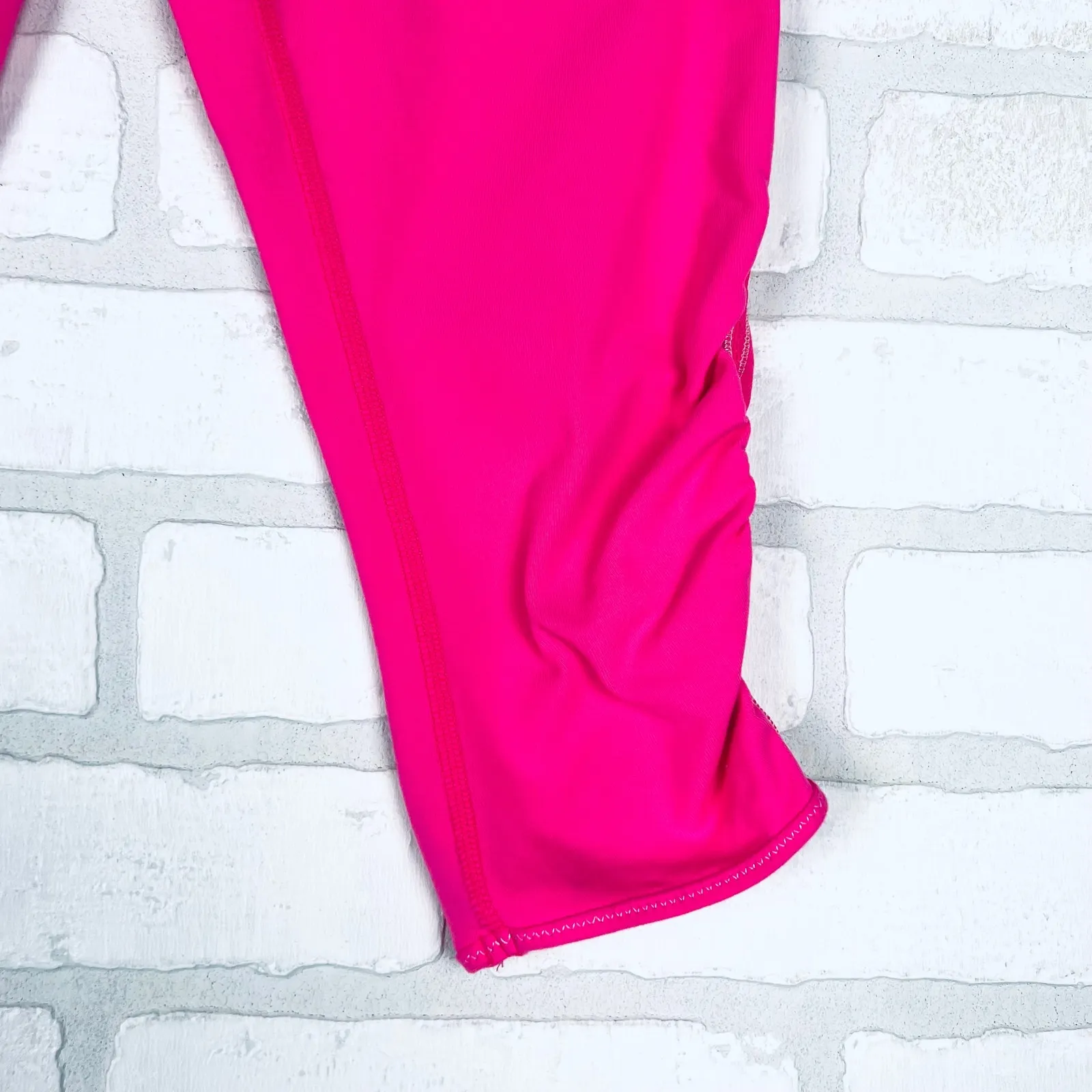 Lululemon Athletica Hot Pink Crop Leggings Ruched Sz 4 Activewear‎ - Image 11