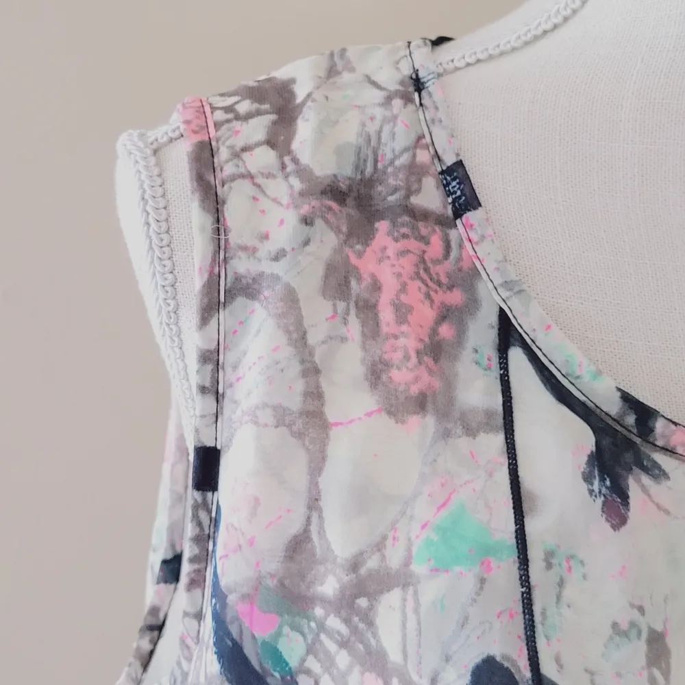 Ness layered printed sleeveless tunic size medium - Image 2