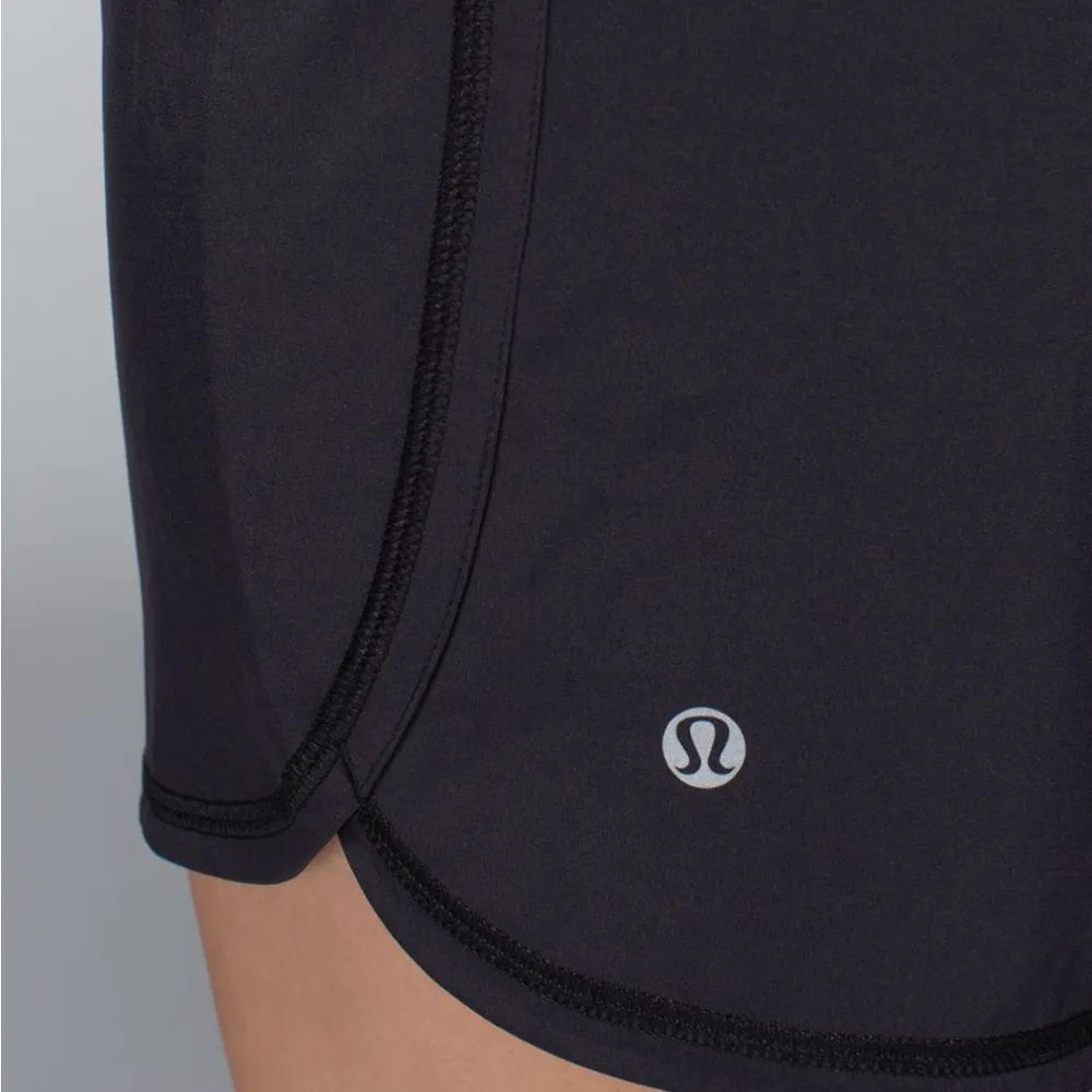 LULULEMON BLACK GROOVY RUN SHORTS - Image 3