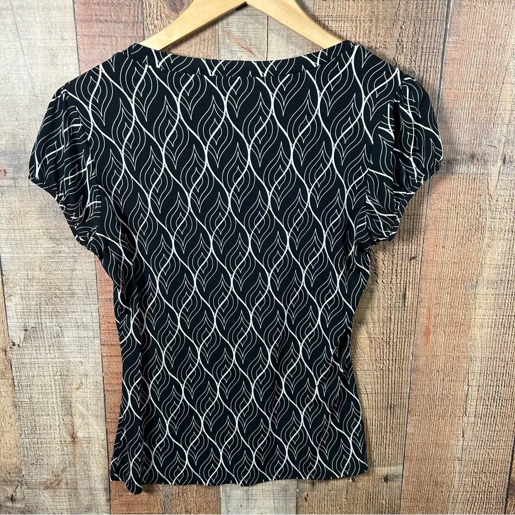 Worthington Stretch Puff Sleeve Medium Black White Geometric Career Blouse Top - Image 5