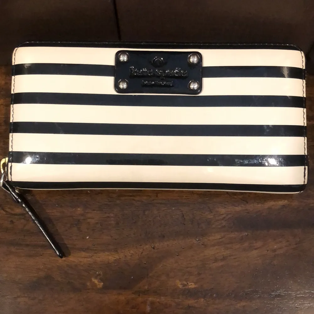 KATE SPADE Wellesley Rachelle Striped Patent Leather Full Zip Continental Wallet - Image 16