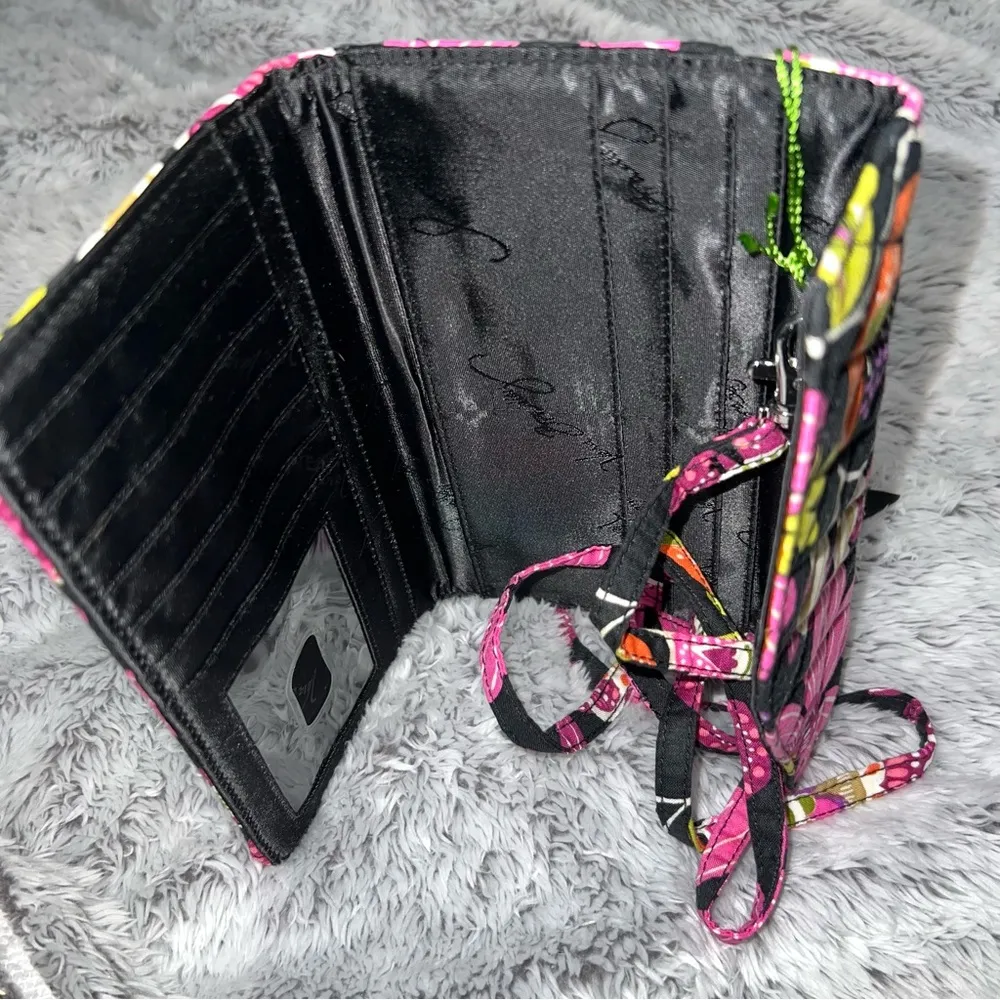 Vera Bradley Removable strap Crossbody Wallet - Image 9