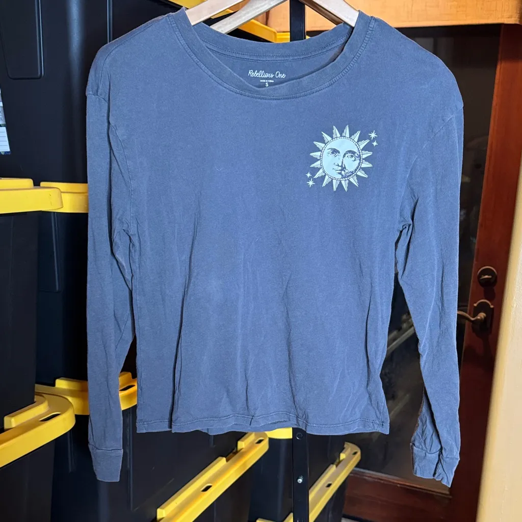 Tilly’s Rebellious One Gray Long Sleeve Shirt Celestial Design Size Small - Image 3