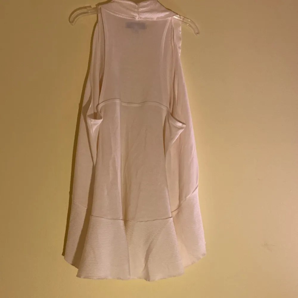 Sleeveless lightweight sweater vest. - Image 2