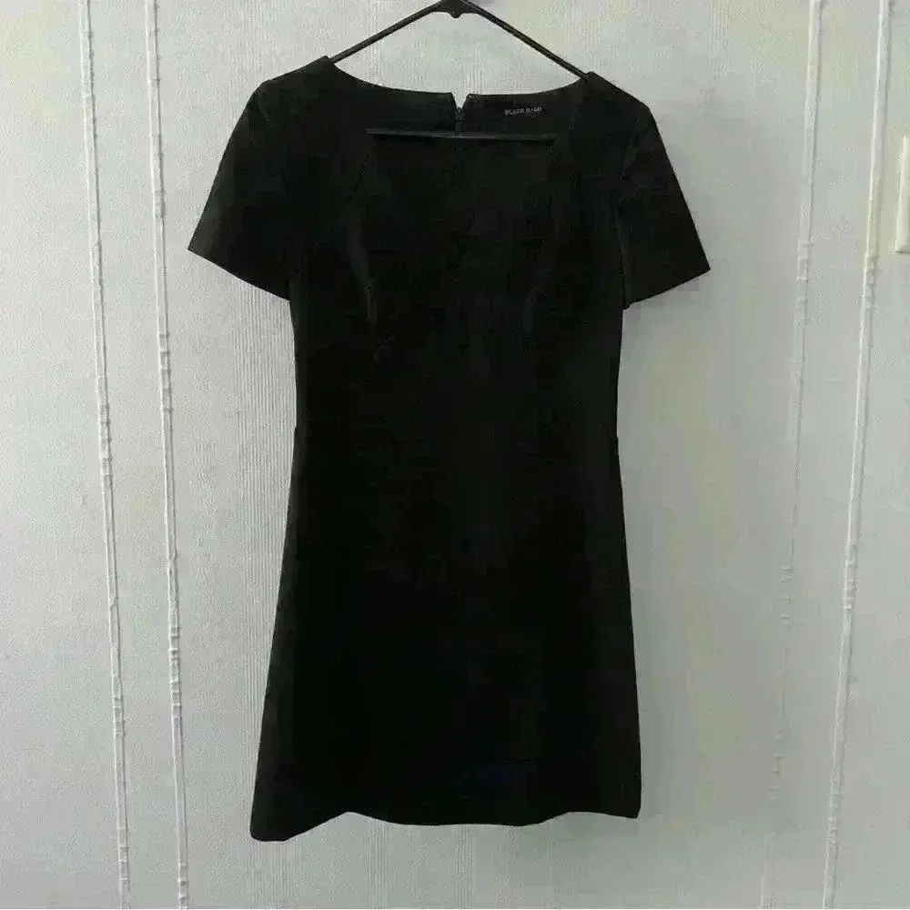 Black Halo Vneck cut in black size 4 - Image 3