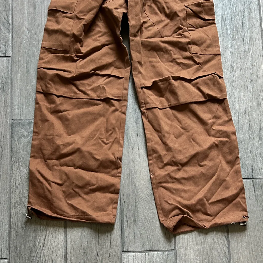White Fox Boutique Men's Tan Cargo Pants - Image 6