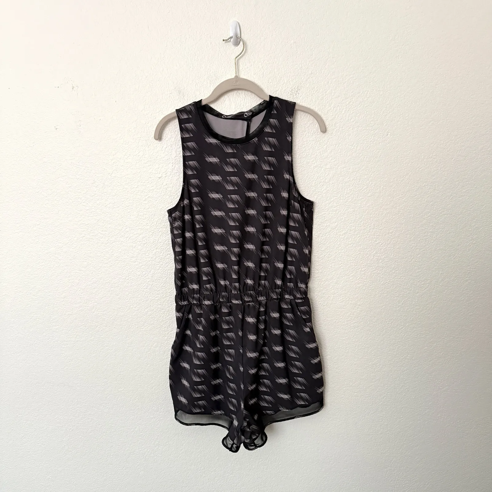 [Zella] Black Getaway Blouson Romper Crew Neck Elastic Waist Sporty Sz Medium M - Image 4