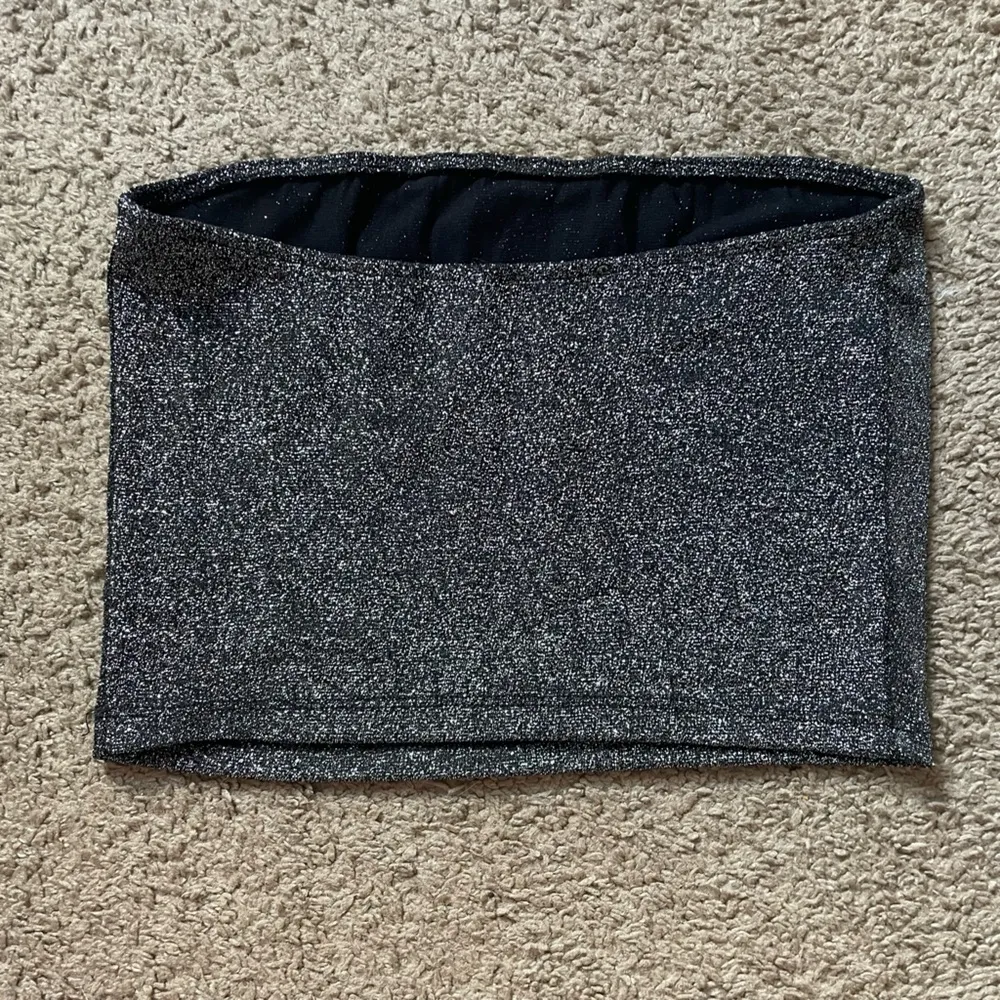 Sparkle black and silver tube crop top top size medium - Image 2