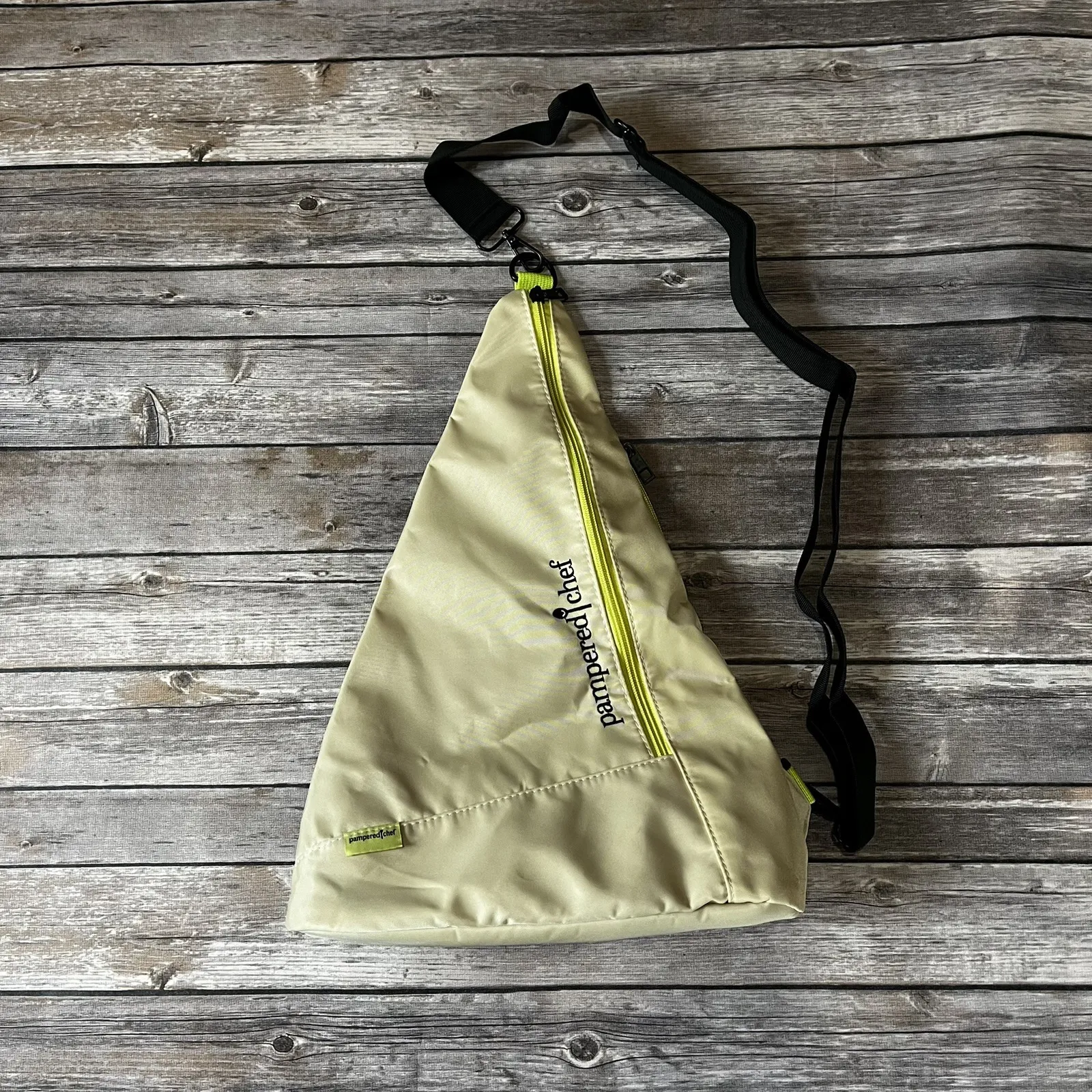 Pampered Chef Sling Bag Purse Nylon Crossbody Zippered Consultant Beige Black Tan - Image 3