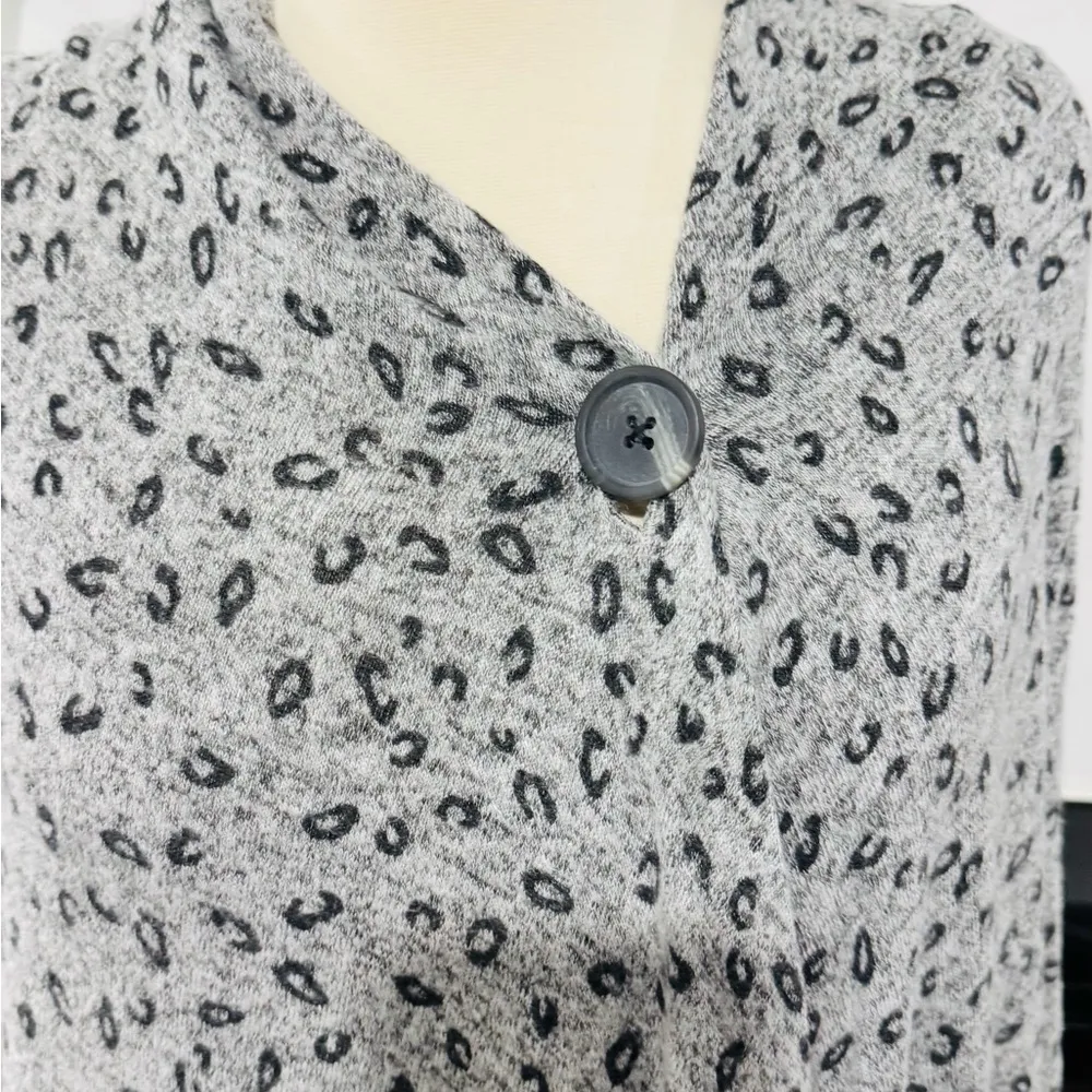 GREY LEOPARD ONE-BUTTON FLEECE WRAP CARDIGAN - Image 4