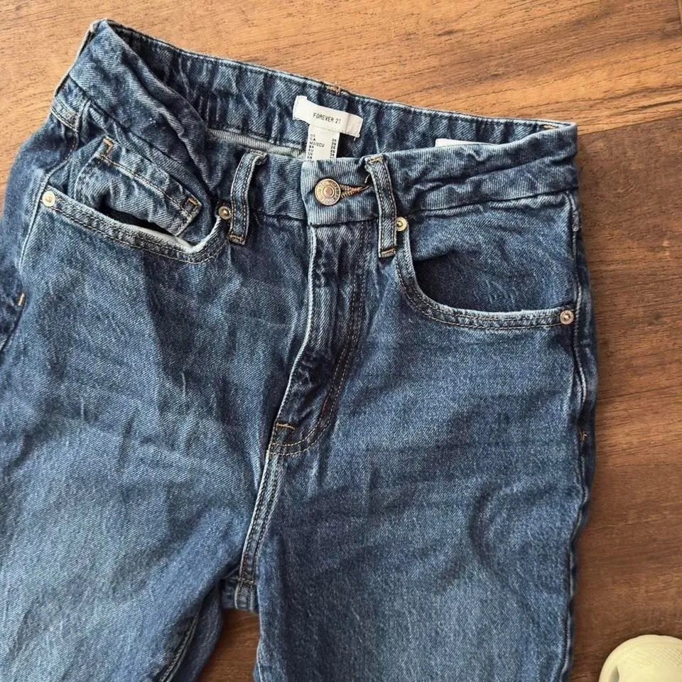 Forever 21 – Women's Curved Flare Jeans – Size 26 – Medium Wash - Image 2