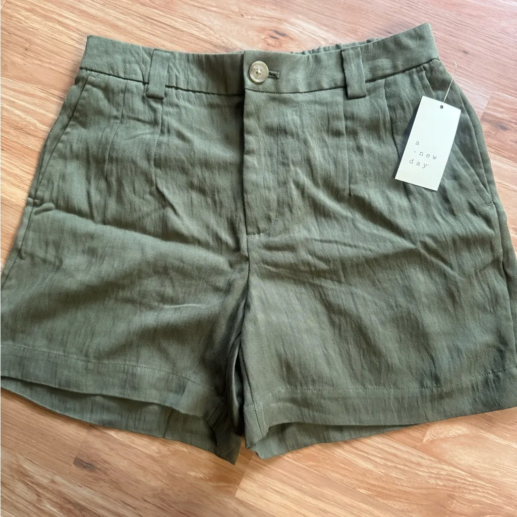 A New Day Women's Green Shorts size 8 - Image 2