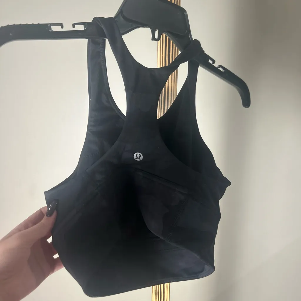 Lululemon Black Camo Sports Bra Size 6 - Image 4