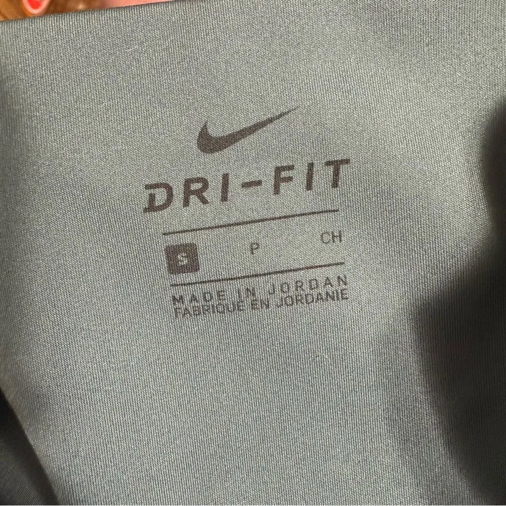 -‎ Nike, women’s size small, athletic leggings - Image 6