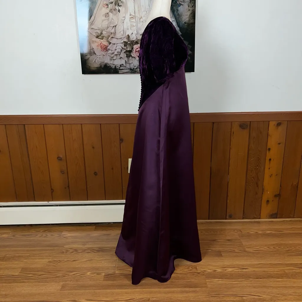 Pretty *New* Vintage 1970s Alfred Angelo Velvet Empire Waist Gown! - Image 4