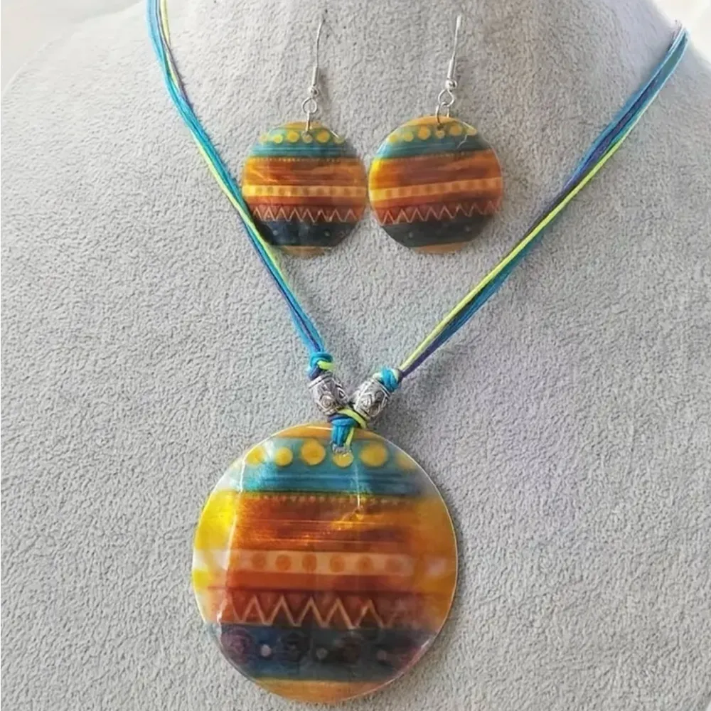 Round Shell Necklace & Earrings Set NWT Orange - Image 3