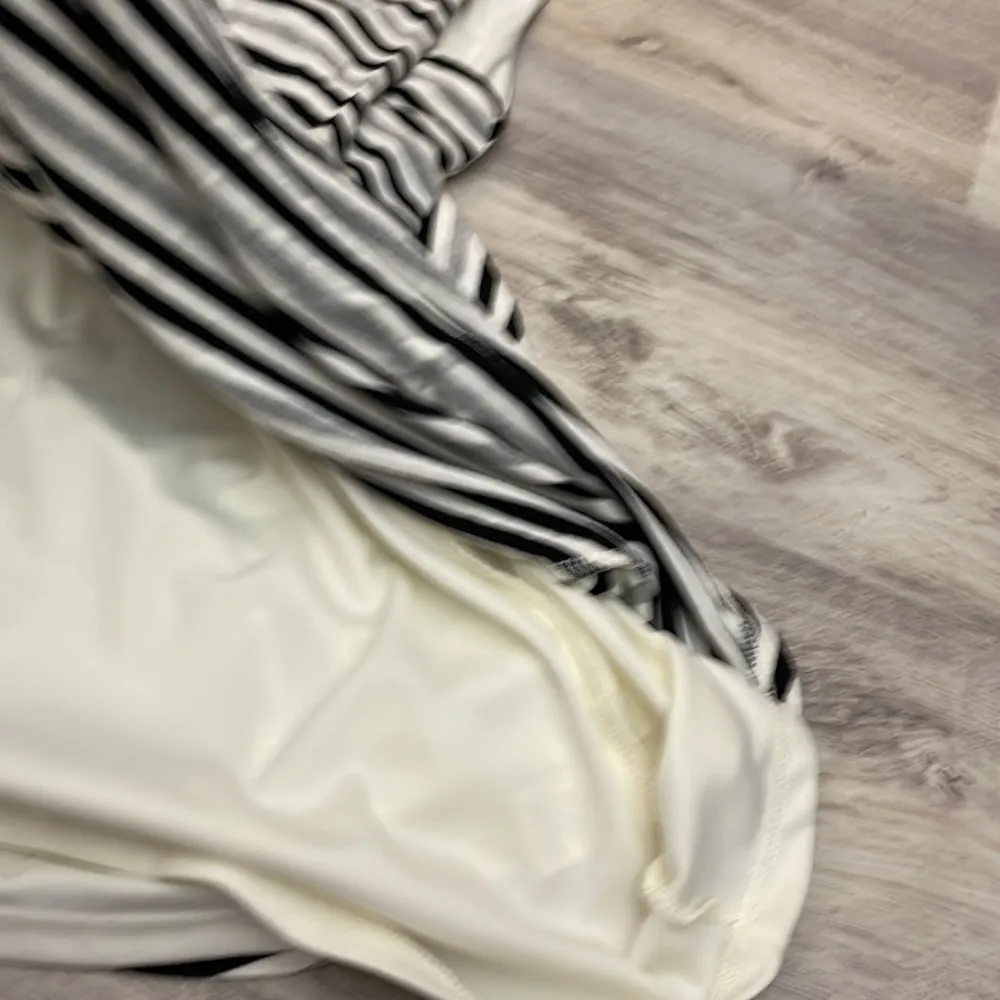 e Sleeveless Black, Gray & Cream Striped Above the Knee Swing Dress M - Image 7