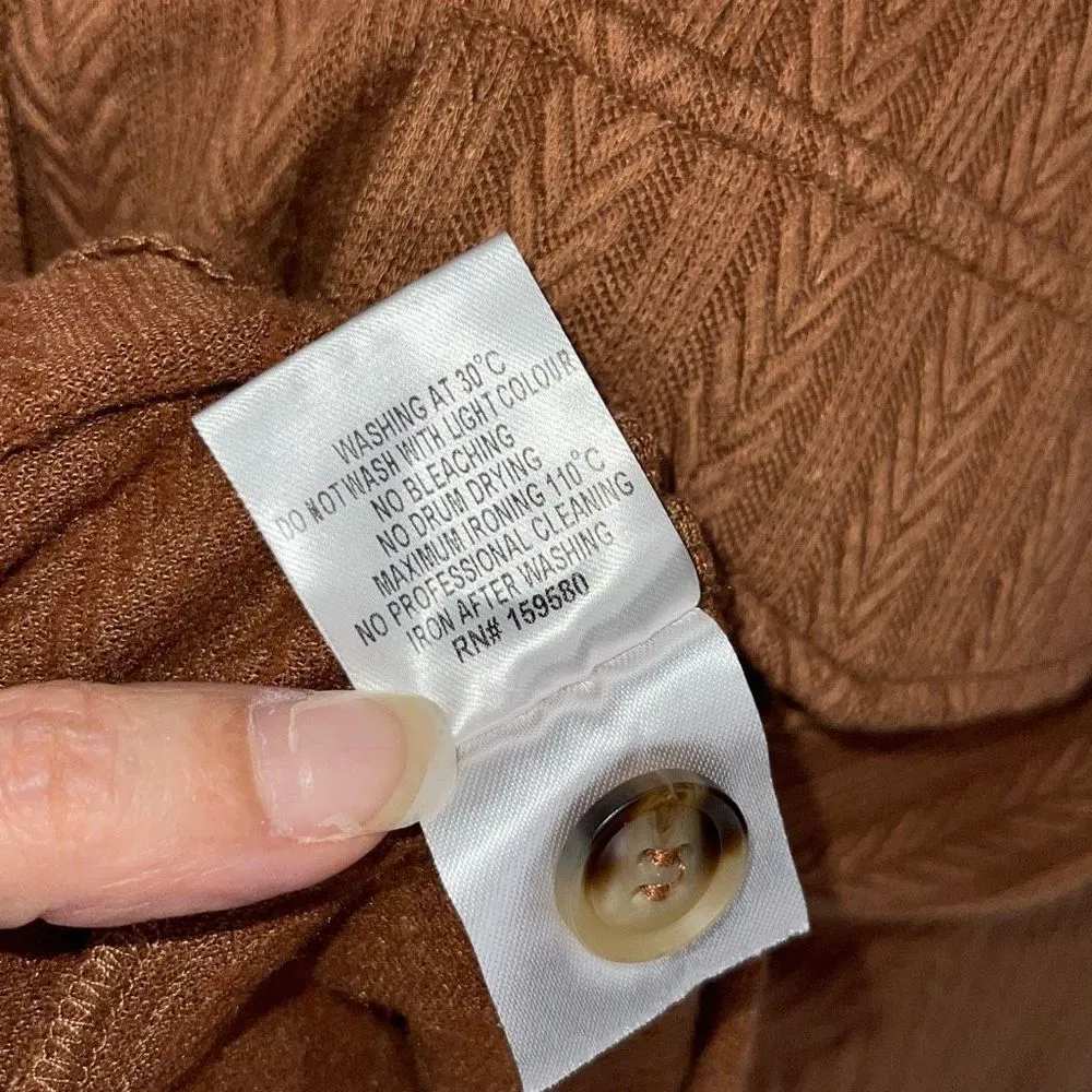 Pink Lilly Womens Knit‎ Herringbone Textured Button Front Blouse Chestnut Medium Brown - Image 6