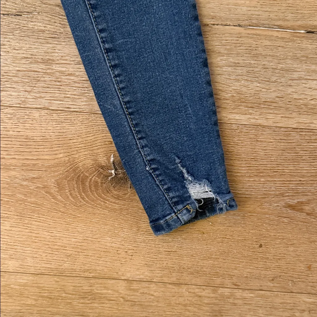 SHEIN Women's Distressed Blue Jeans MEDIUM - Image 5