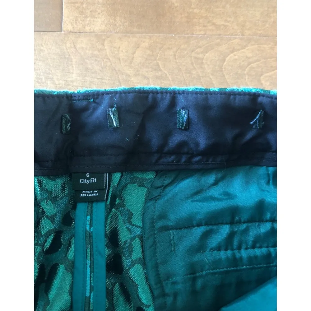 J. CREW “CITY FIT” WOMEN ELEGANT FINISH GREEN DRESS CROP PANTS size 6 - Image 9