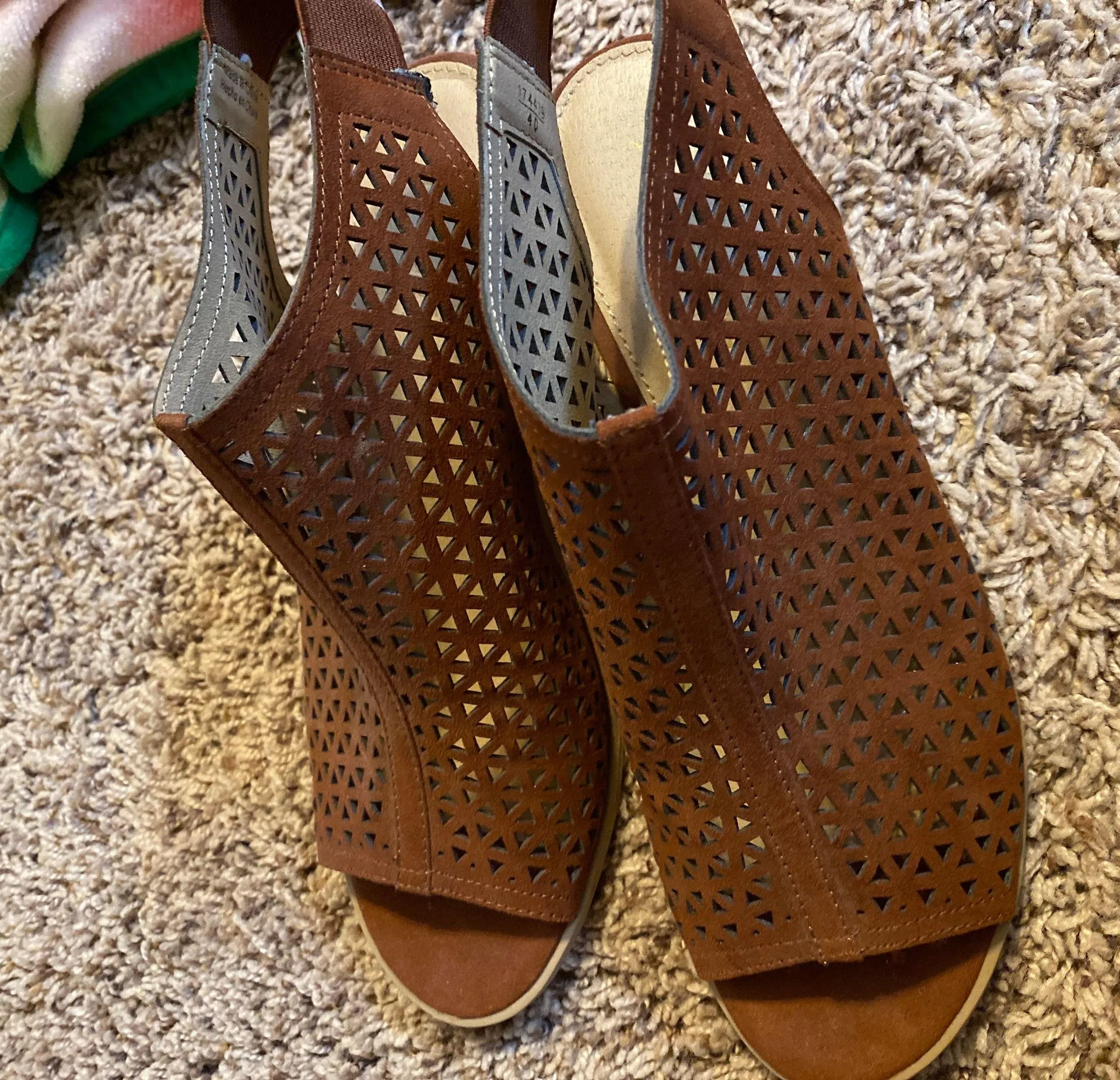 Brown Heeled Shoes Size 8.5 - Image 2