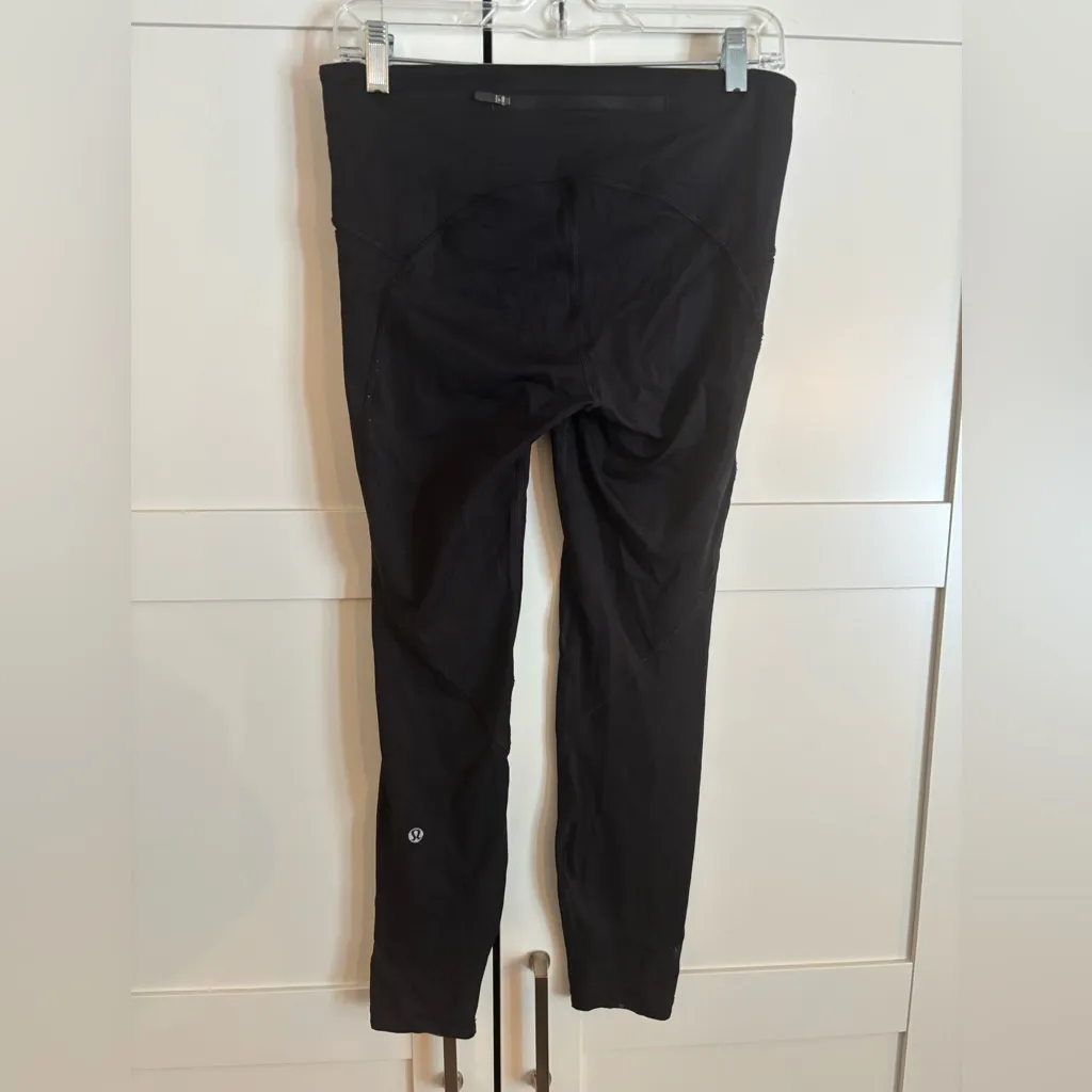 Lululemon leggings with sheer panels size 8 7/8 athletic Athleisure yoga Pilates - Image 2