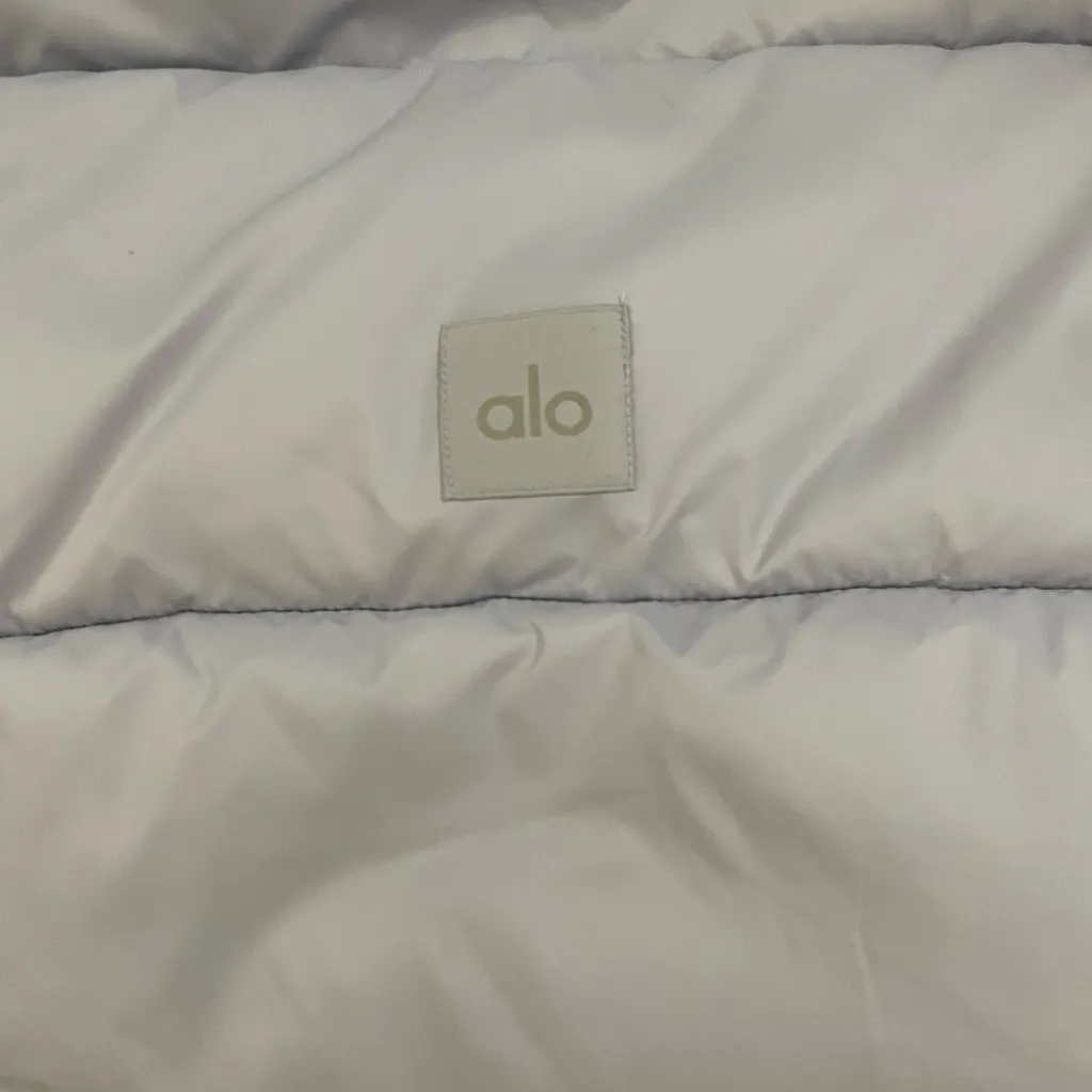 ALO Yoga NWT Gold Rush Puffer Jacket  Winter Frost Size XS - Image 9