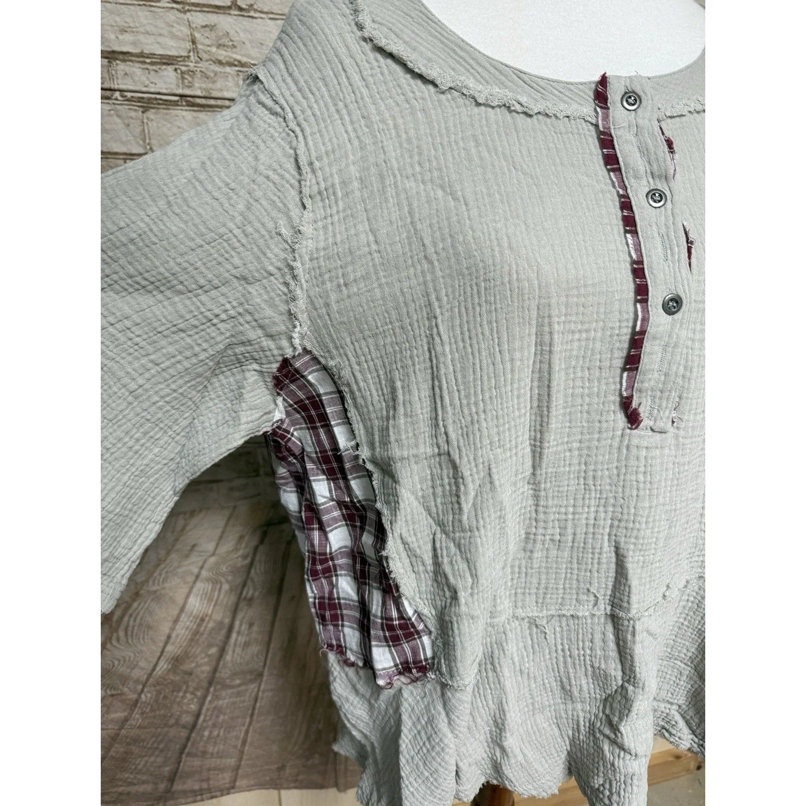 POL Anthropologie Plaid L Gray  Wash Short Sleeve Thermal Tunic Top Shirt peplum - Image 2