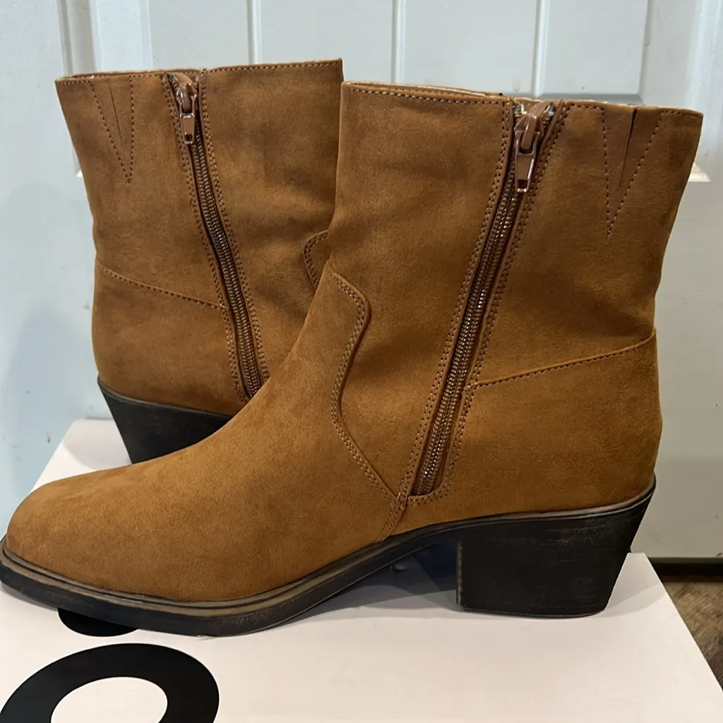 *NEW*. SO® Women's Old Fashion Fringe Western Ankle Boots, Cognac, Size 10 - Image 3